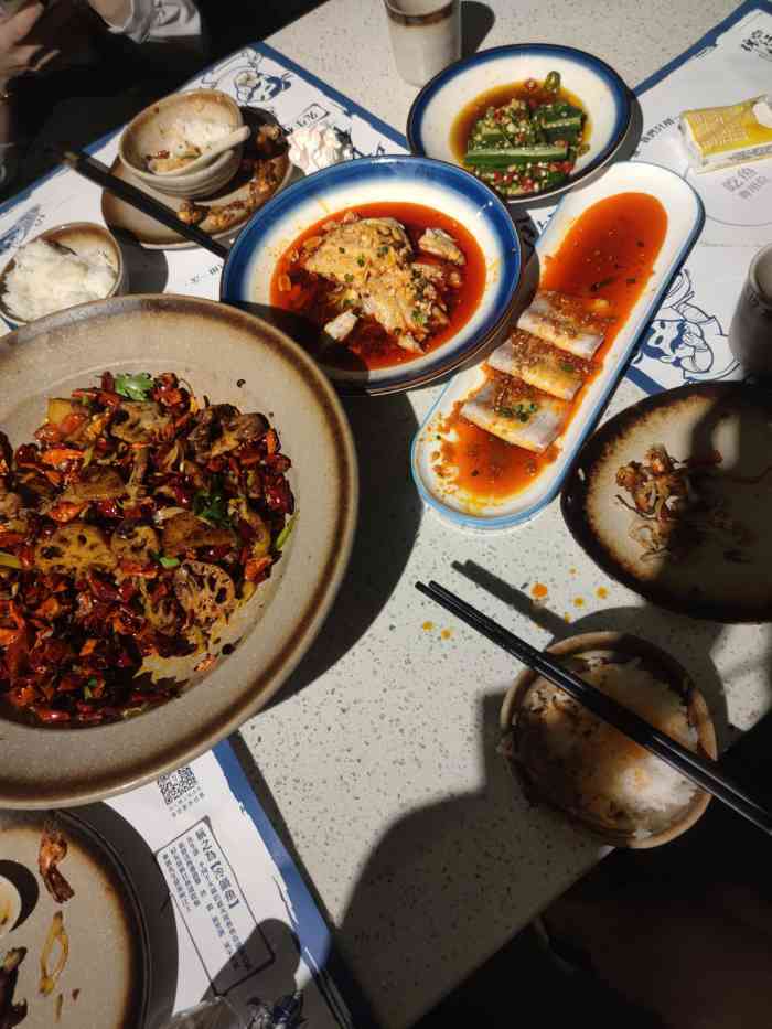 锦天悦精品川菜(天悦城店)-"每次到他们家吃饭就是选酸菜鱼和香辣锅