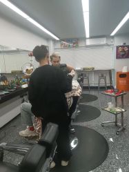 点击看大图 -15C7 男士理发馆 烫染专业店