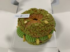开心果树莓泡芙-Ten Olives甜点
