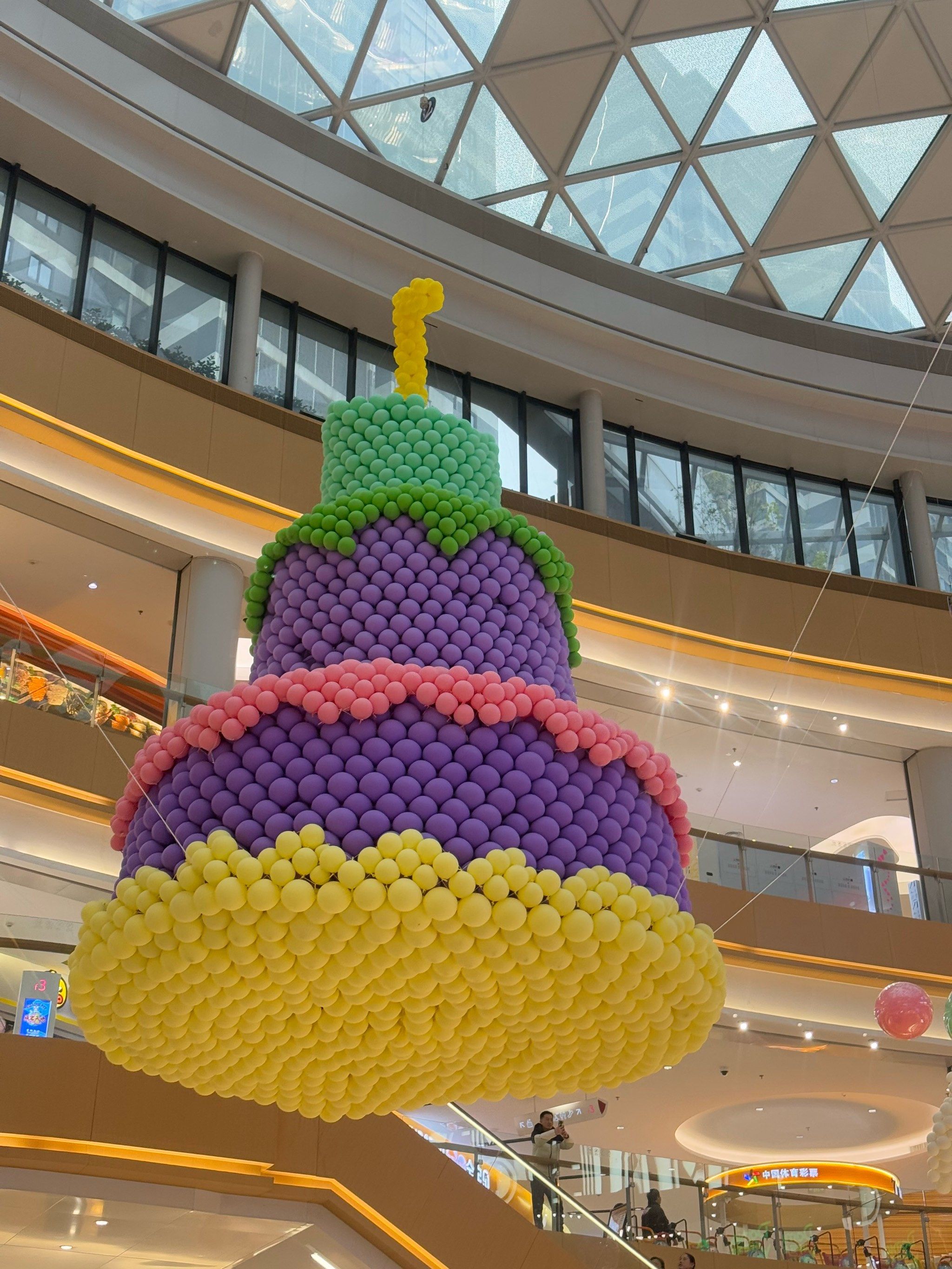 气球🎈装饰商场🏬也太梦幻了吧