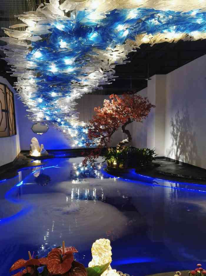 徽州小镇(曲江店)-"【猫眼看世界】 环境:这里的装修格调还.