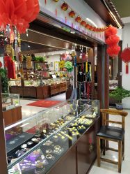 -灵彩珠宝(朗香街店)