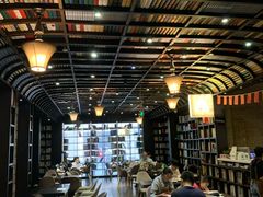 -钟书阁(松江泰晤士小镇店)