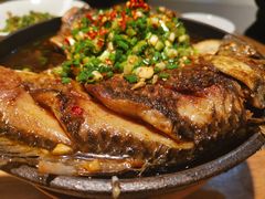 铁板鲫鱼-聚鑫朋酸菜肥肠(文艺路口店)