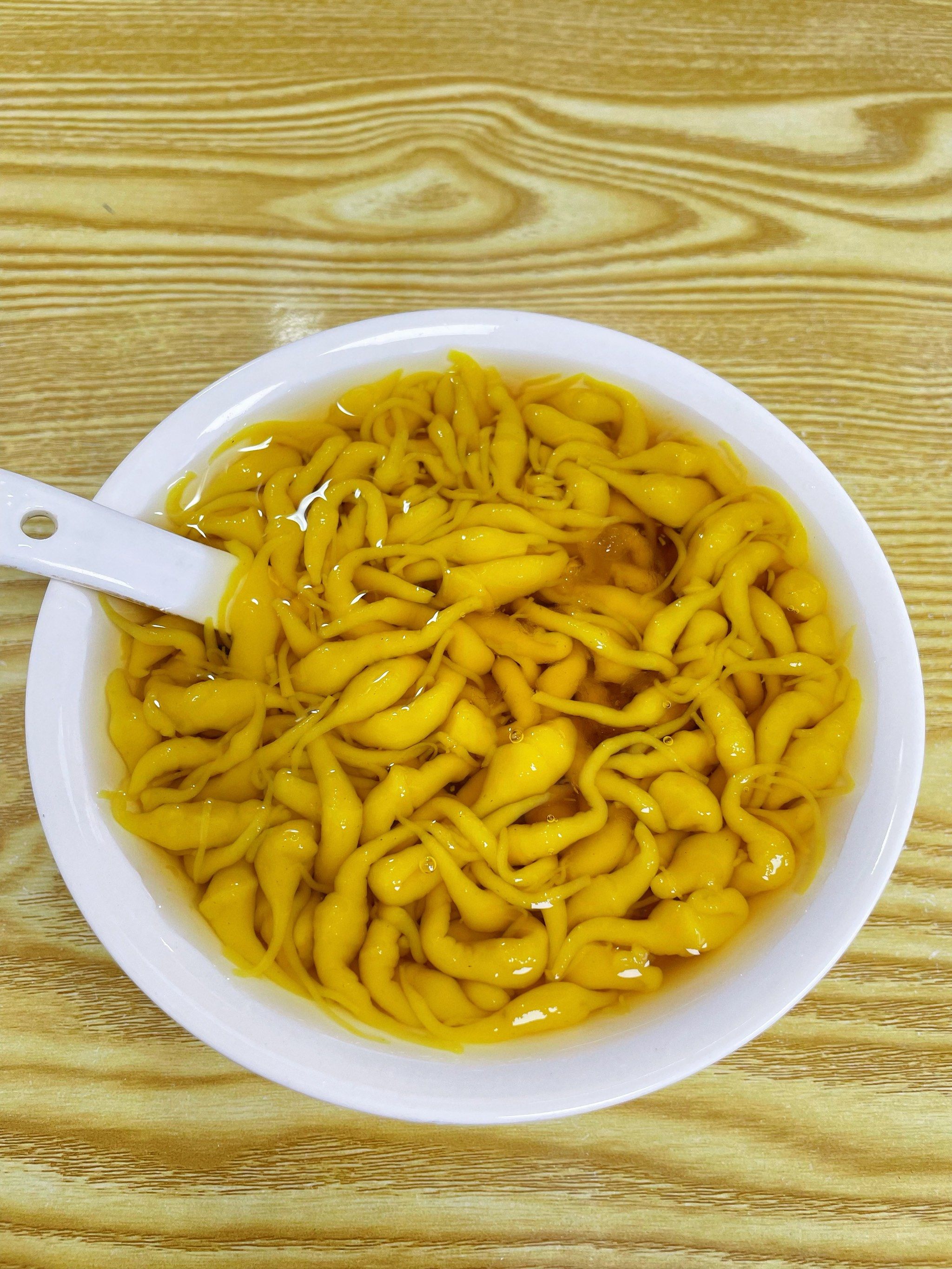 在广州也能吃到广西特色槐花粉啦!