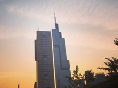 -UNI UNI(环亚凯瑟琳店)