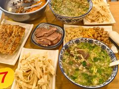 -八百里牛肉汤(盖饭·锅贴·万象城店)