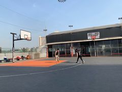 球场-洛克公园·篮球·足球·羽毛球(莘庄店)