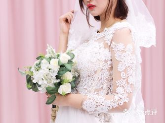 正好 年会有需要礼服,搜索了一下附近婚纱礼服品牌