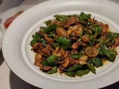 -阿瓦山寨·湘菜现炒·剁椒鱼头王(咸阳总店)