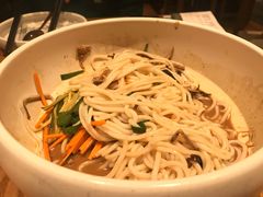 鸡丝凉米线-云海肴云南菜(正大广场店)