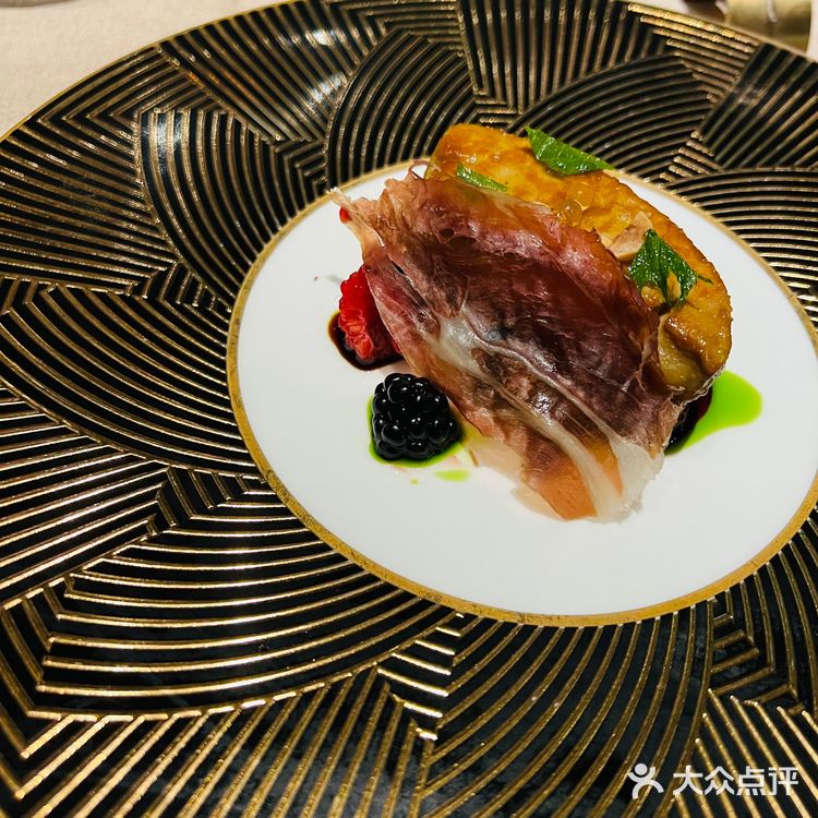 探店｜玻璃房+牛排、龙虾、巧克力舒芙蕾好吃！
