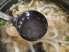 -丽虹云南过桥米线(兴工街店)