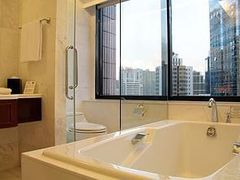 -深圳富苑皇冠假日套房酒店