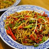 打卡人广网红江西米粉，看我挑战“变态辣”‼️