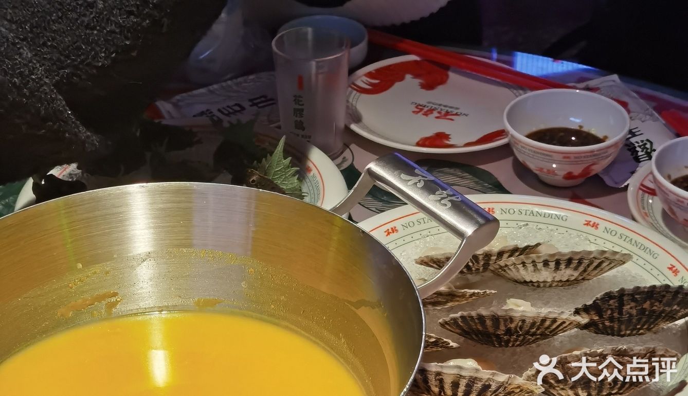 我们每个人都喝了两三碗汤才让小哥哥烫的菜