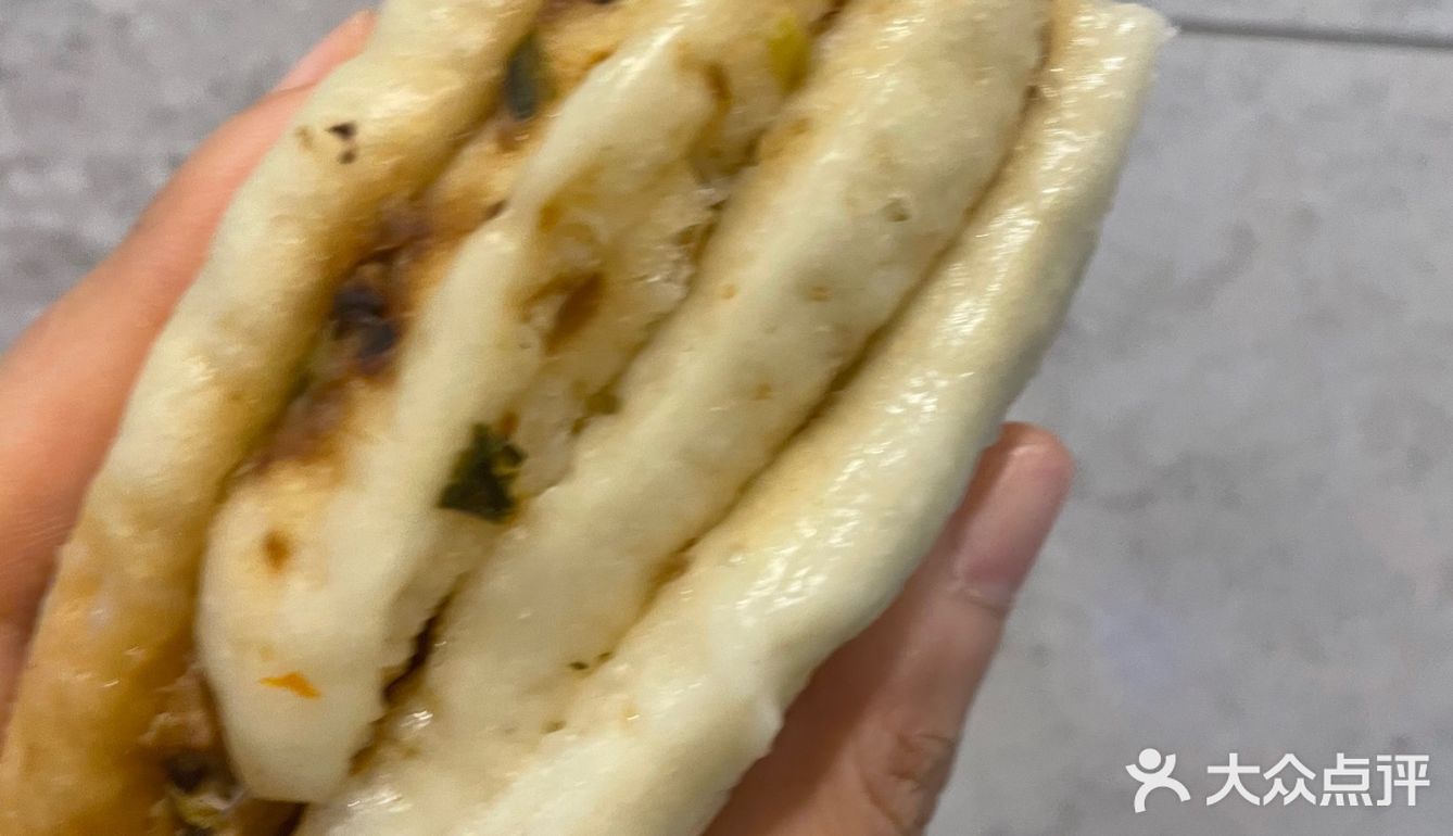 自制早饭之肉龙卷和杂豆包～