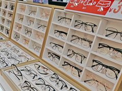-美式眼镜·授权蔡司.依视路.尼康.豪雅.明月(南翔印象城店)