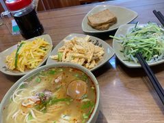 -亮亮面馆(经六路店)