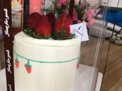 复古人物手绘动物奶油蛋糕-艾加柒克蛋糕茶歇甜品台(春熙路店)