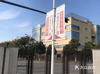 送人，自己吃选择多。选了人气最高的黑巧克力，味道浓郁