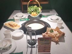 -粤小煲鲜汤猪肚鸡(丹尼斯二天地店)