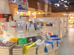 -新华里咖啡书吧(新华书店小寨店)