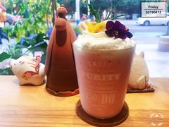 草莓拿铁-琥珀咖啡 Ambercoffee