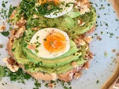 牛油果煮蛋吐司-RAC BAR(安福路店)