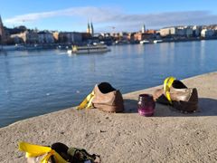 -多瑙河畔鞋履雕塑