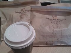 拿铁和可颂-Gloria Jean's Coffees