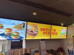 -麦当劳(上海虹桥站30B检票口楼上)