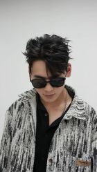 -一家只做男发烫染的店