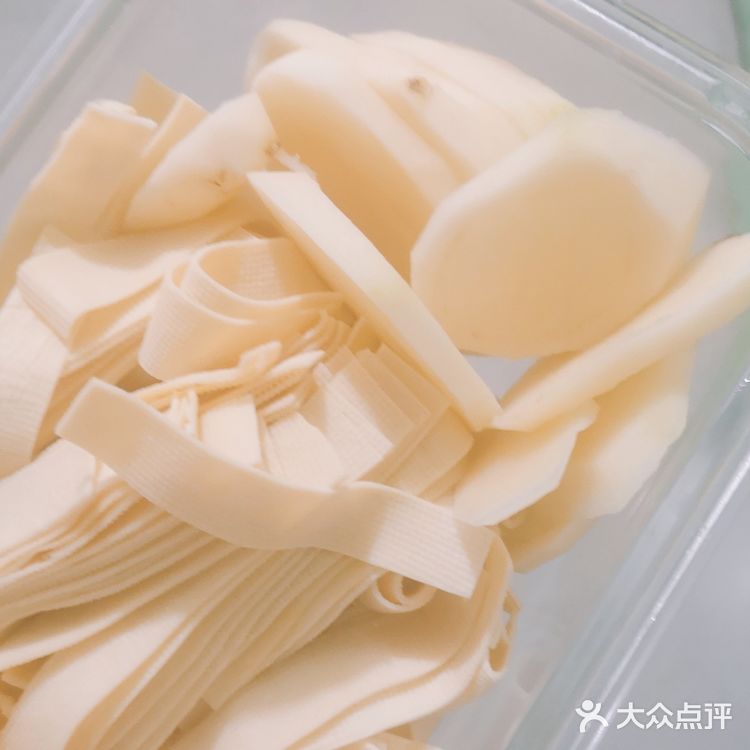 一人食没有鱼的各种杂蔬酸菜鱼