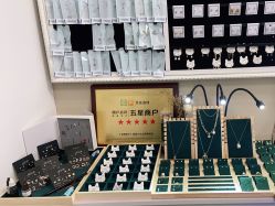-AI艾耳·专业手工耳洞·穿孔美学馆
