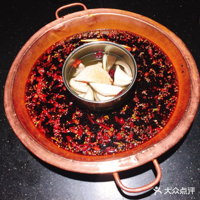 宽窄巷子老火锅菌汤鸳鸯锅图片