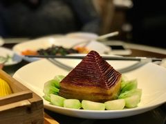 金牌扣肉配玉米饼-杭州西子湖四季酒店·金沙厅