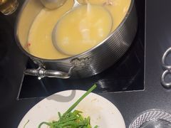 -鲜入唯煮·港式海鲜牛肉火锅(金宝街店)