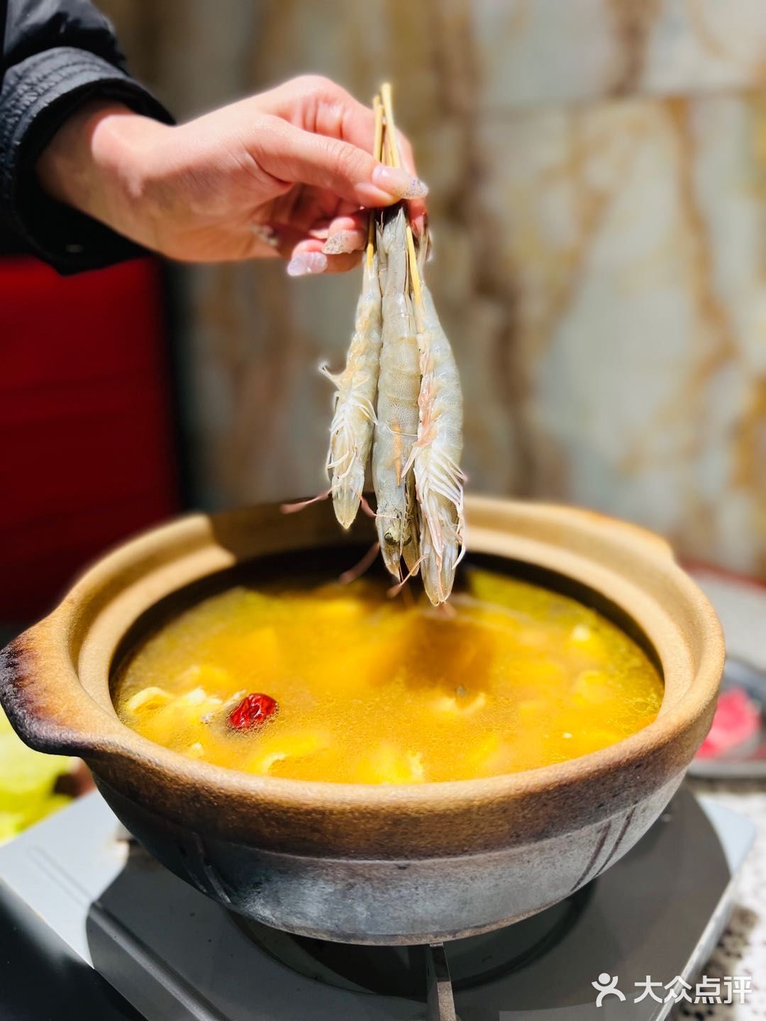 赶紧组起养生局吧，醉鸡煲是冬天里最食补火锅！