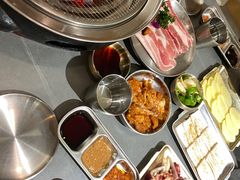 -围炉肉舍•炭烤活鳗•丹东海鲜烤肉(步行街店)