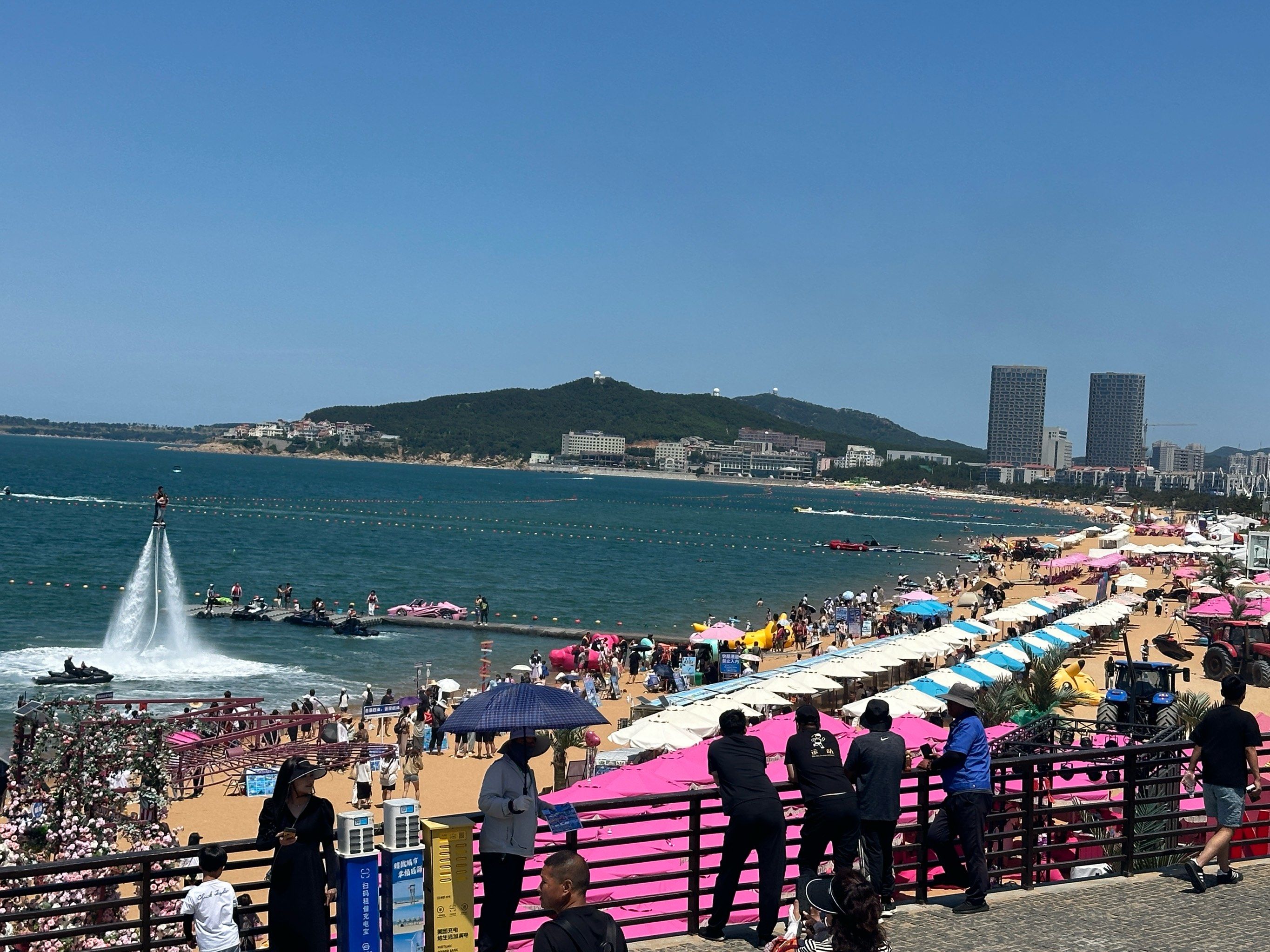 live图❗️带你感受海水浴场的人从众