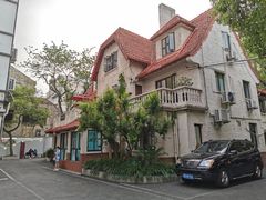 -上海戏剧学院附属高级中学
