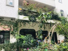 -彳亍咖啡·这里(水湾路店)