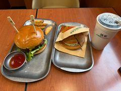 菠萝牛肉堡-魏斯理汉堡(西安沣东吾悦店)