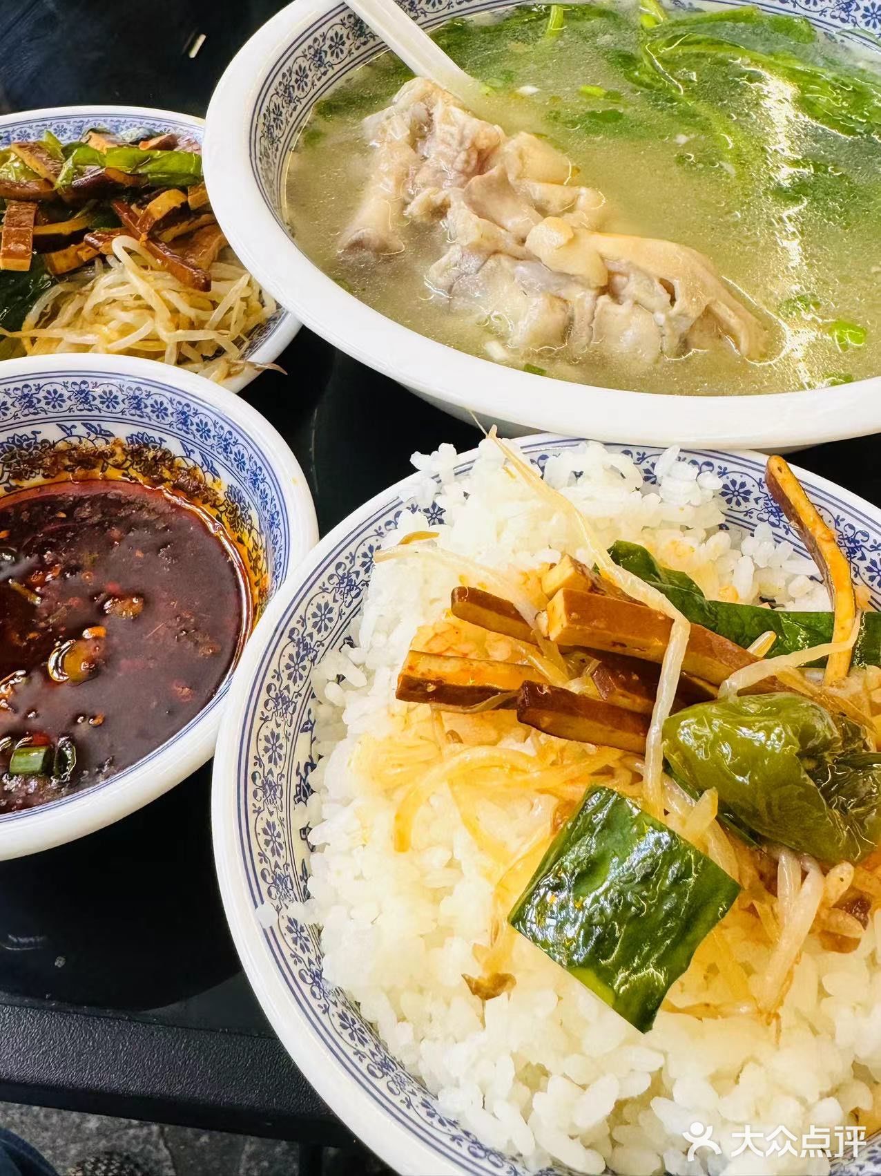 市中心地道美味，鲜香正心堂老妈蹄花