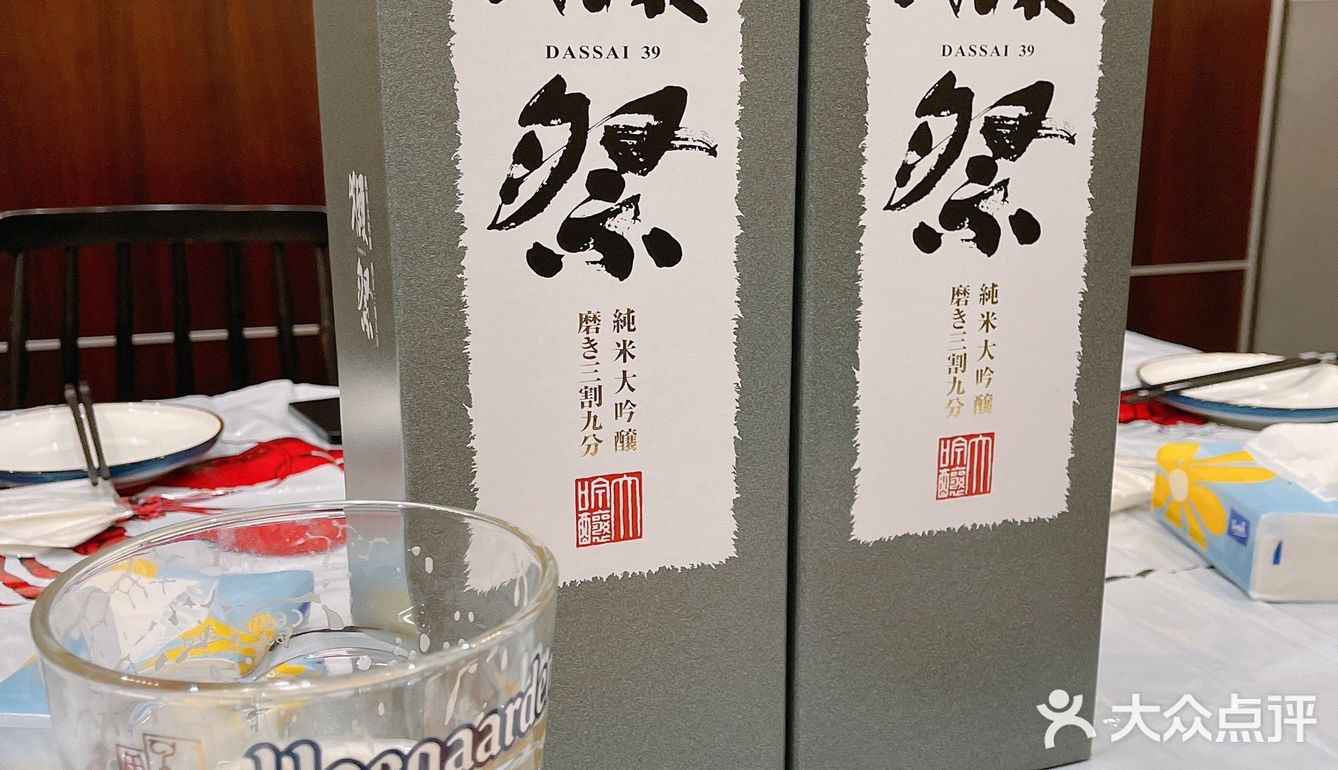 吃蟹这么多年第一次见每只蟹对半切开后蟹黄整整齐齐一家人的[吐]