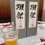 吃蟹这么多年第一次见每只蟹对半切开后蟹黄整整齐齐一家人的[吐]