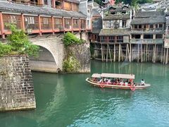 -临江餐馆二楼美食部落