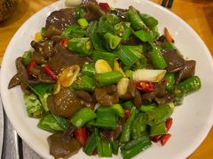 炒牛肝菌-榕江牛瘪牛肉火锅