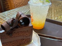 -Chom Cafe and Restaurant